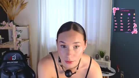 Snapshot of taissa_farmiga chatting on 09/17/25, 10:17 Lizzy online show from 09/17/25, 10:17