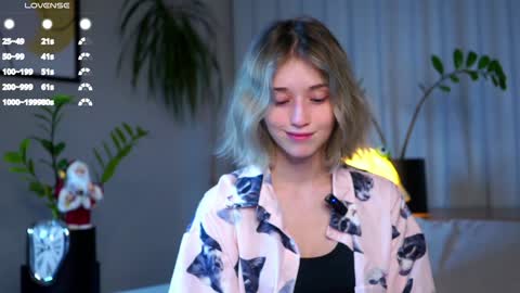 Mia online show from 12/12/24, 01:43