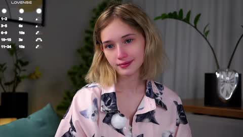 Mia online show from 01/25/25, 01:43