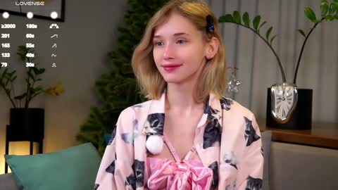 Mia online show from 01/26/25, 12:05
