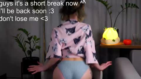 Mia online show from 02/25/25, 04:03