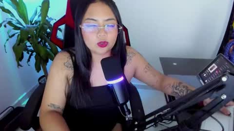 Snapshot of takaragr chatting on 10/27/25, 10:47 kalagr online show from 10/27/25, 10:47