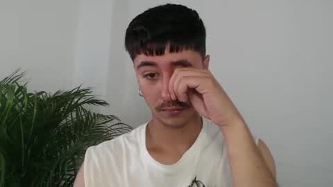 Snapshot of talhi_ chatting on 10/29/25, 04:53 talhi_ online show from 10/29/25, 04:53