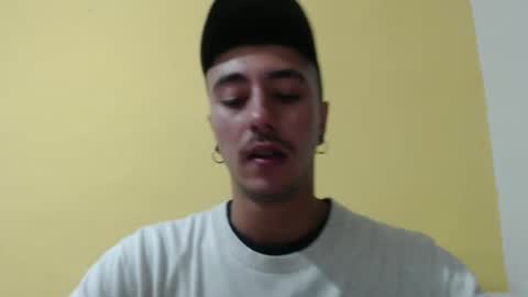 Snapshot of talhi_ chatting on 11/20/25, 02:01 talhi_ online show from 11/20/25, 02:01