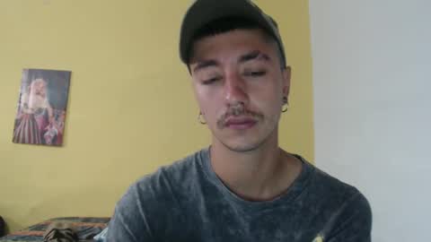 Snapshot of talhi_ chatting on 11/21/25, 01:21 talhi_ online show from 11/21/25, 01:21