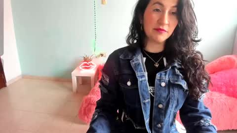 Snapshot of talia_mystic chatting on 06/05/26, 02:45 Talia mia online show from 06/05/26, 02:45