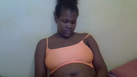 Snapshot of taliah254 chatting on 02/17/25, 12:05 taliah254 online show from 02/17/25, 12:05