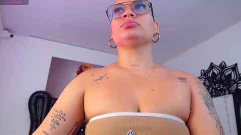 taliana36 online show from 10/18/25, 12:06
