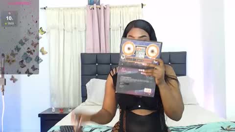 taliana  modelo independiente online show from 11/18/25, 01:00