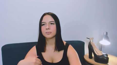 Snapshot of taliasensitive chatting on 12/15/25, 07:18 taliasensitive online show from 12/15/25, 07:18