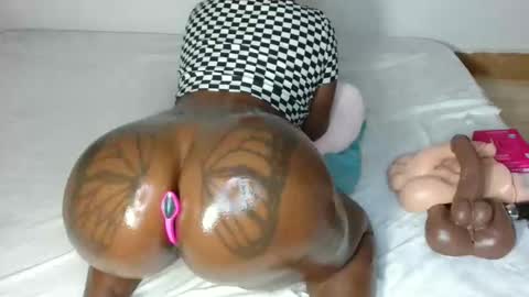 butterflyass online show from 05/01/26, 03:00