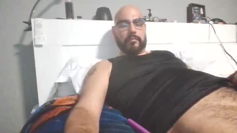 Snapshot of talllatino310 chatting on 11/14/25, 10:18 talllatino310 online show from 11/14/25, 10:18