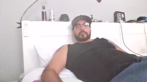 Snapshot of talllatino310 chatting on 11/18/25, 06:01 talllatino310 online show from 11/18/25, 06:01