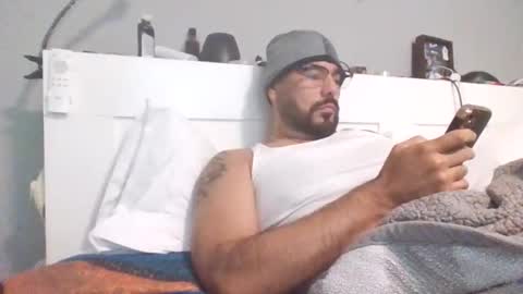 Snapshot of talllatino310 chatting on 11/21/25, 06:39 talllatino310 online show from 11/21/25, 06:39