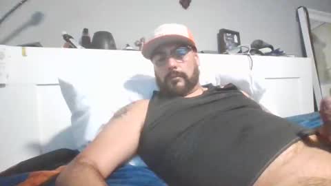 Snapshot of talllatino310 chatting on 12/16/25, 06:07 talllatino310 online show from 12/16/25, 06:07