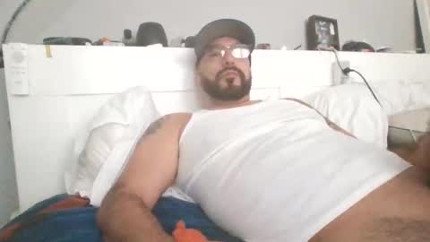 Snapshot of talllatino310 chatting on 12/22/25, 06:16 talllatino310 online show from 12/22/25, 06:16