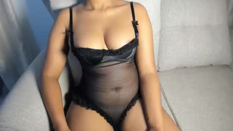 Snapshot of tallswipee chatting on 10/30/25, 04:14 Jade online show from 10/30/25, 04:14