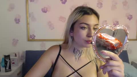 Snapshot of tamara_velezz chatting on 02/17/26, 09:32 Tamara online show from 02/17/26, 09:32