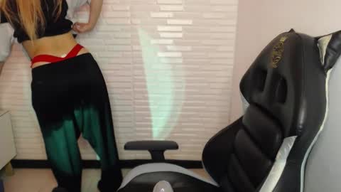 Snapshot of tamara_velezz chatting on 03/04/26, 09:32 Tamara online show from 03/04/26, 09:32