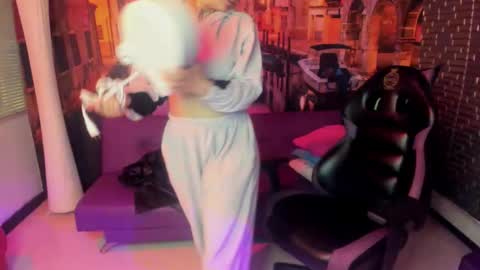 Snapshot of tamara_velezz chatting on 03/19/26, 09:24 Tamara online show from 03/19/26, 09:24