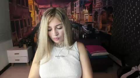 Snapshot of tamara_velezz chatting on 04/16/26, 09:04 Tamara online show from 04/16/26, 09:04