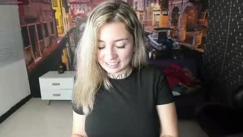 Snapshot of tamara_velezz chatting on 04/17/26, 10:02 Tamara online show from 04/17/26, 10:02