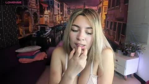 Snapshot of tamara_velezz chatting on 04/24/26, 09:50 Tamara online show from 04/24/26, 09:50
