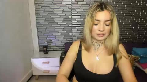 Snapshot of tamara_velezz chatting on 05/08/26, 09:09 Tamara online show from 05/08/26, 09:09