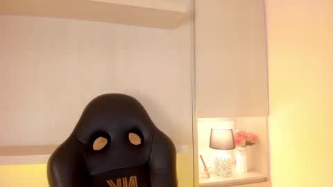 Snapshot of tamarazaki chatting on 10/23/25, 08:18 Tami online show from 10/23/25, 08:18