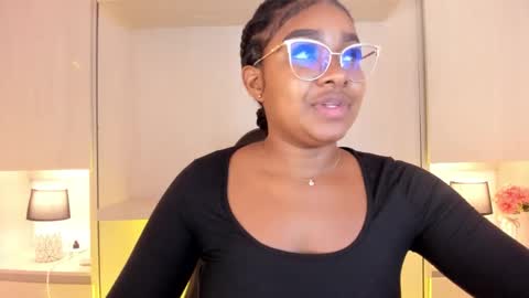 Snapshot of tamarazaki chatting on 10/29/25, 08:10 Tami online show from 10/29/25, 08:10