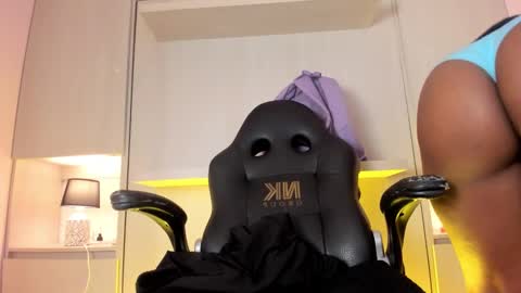 Snapshot of tamarazaki chatting on 10/30/25, 07:36 Tami online show from 10/30/25, 07:36