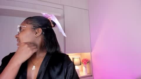 Snapshot of tamarazaki chatting on 11/27/25, 07:49 Tami online show from 11/27/25, 07:49