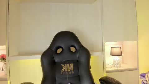 Snapshot of tamarazaki chatting on 12/17/25, 07:53 Tami online show from 12/17/25, 07:53