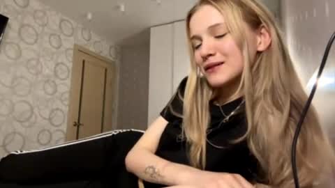 Monica online show from 06/07/26, 06:11