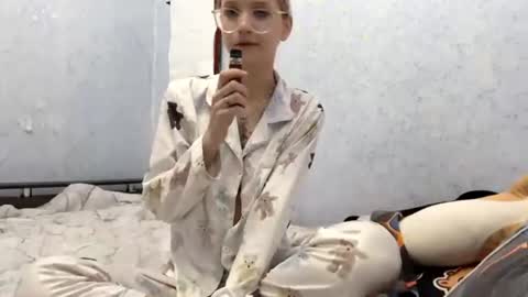 Monica online show from 06/10/26, 02:05