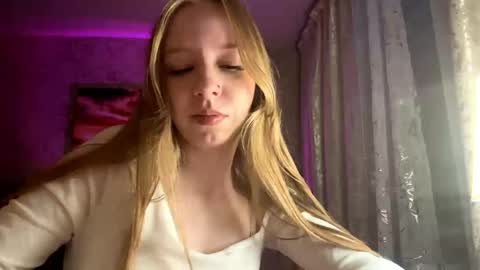 Snapshot of tammiglembocki chatting on 05/21/26, 04:25 Jenny online show from 05/21/26, 04:25
