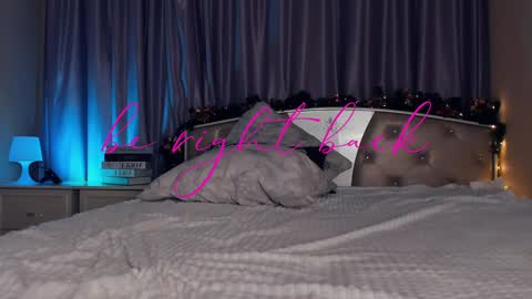 Leila night Mia day online show from 01/24/25, 01:14