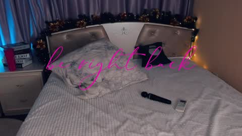 Leila night Mia day online show from 01/28/25, 01:59