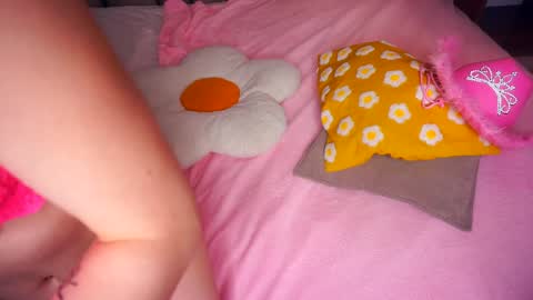 Leila night Mia day online show from 01/31/25, 01:43