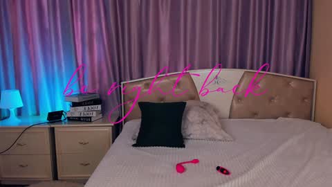 Leila night Mia day online show from 02/04/25, 10:10