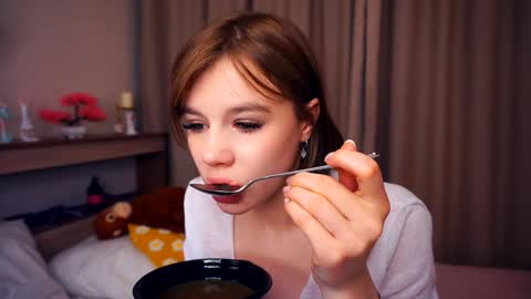 Leila night Mia day online show from 02/07/25, 10:52