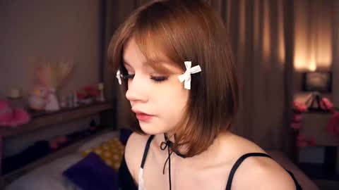 Leila night Mia day online show from 02/11/25, 07:48