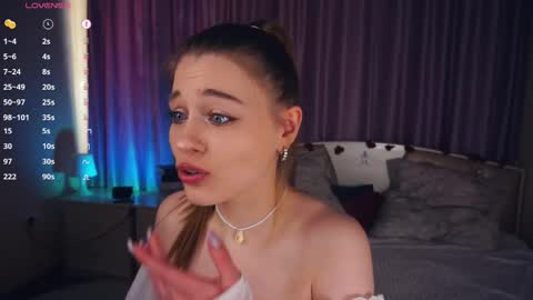 Leila night Mia day online show from 02/18/25, 10:27