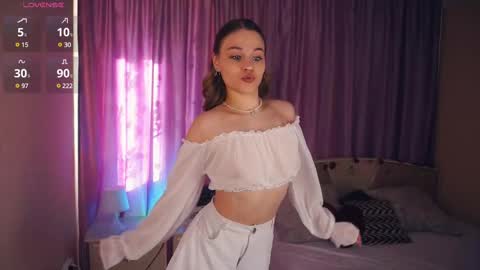 Leila night Mia day online show from 02/26/25, 07:20