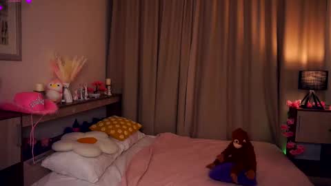 Leila night Mia day online show from 03/02/25, 07:23