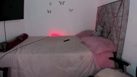 Snapshot of tania_rendon1 chatting on 11/28/25, 09:56 Tania online show from 11/28/25, 09:56