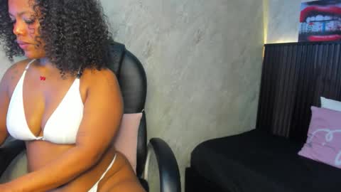 Snapshot of tanisha__lux chatting on 02/21/26, 11:17 Tanisha online show from 02/21/26, 11:17