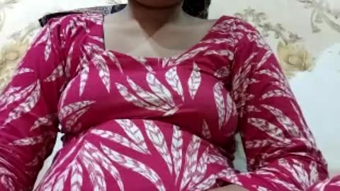 Snapshot of taniya_roy4628 chatting on 06/16/26, 02:25 taniya_roy4628 online show from 06/16/26, 02:25