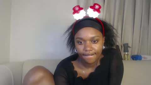 Snapshot of tannia004 chatting on 12/18/25, 10:49 tania online show from 12/18/25, 10:49