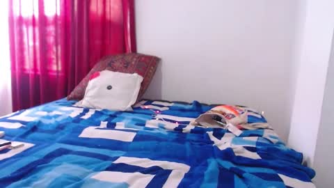 Snapshot of tantricroots chatting on 12/07/24, 07:43 Angeline Follow online show from 12/07/24, 07:43